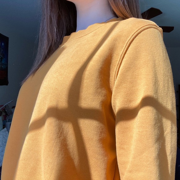 🌇 Cropped Orange Crewneck 🌇 - Picture 2 of 5